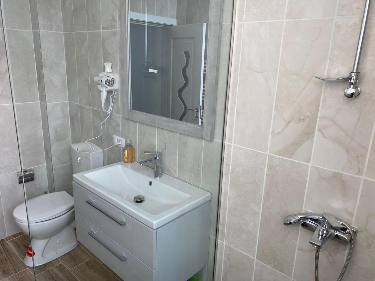 Apartamento Apartament Lucian Râmnicu Vâlcea Exterior foto