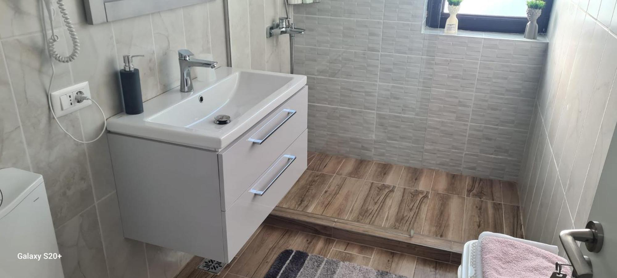 Apartamento Apartament Lucian Râmnicu Vâlcea Exterior foto